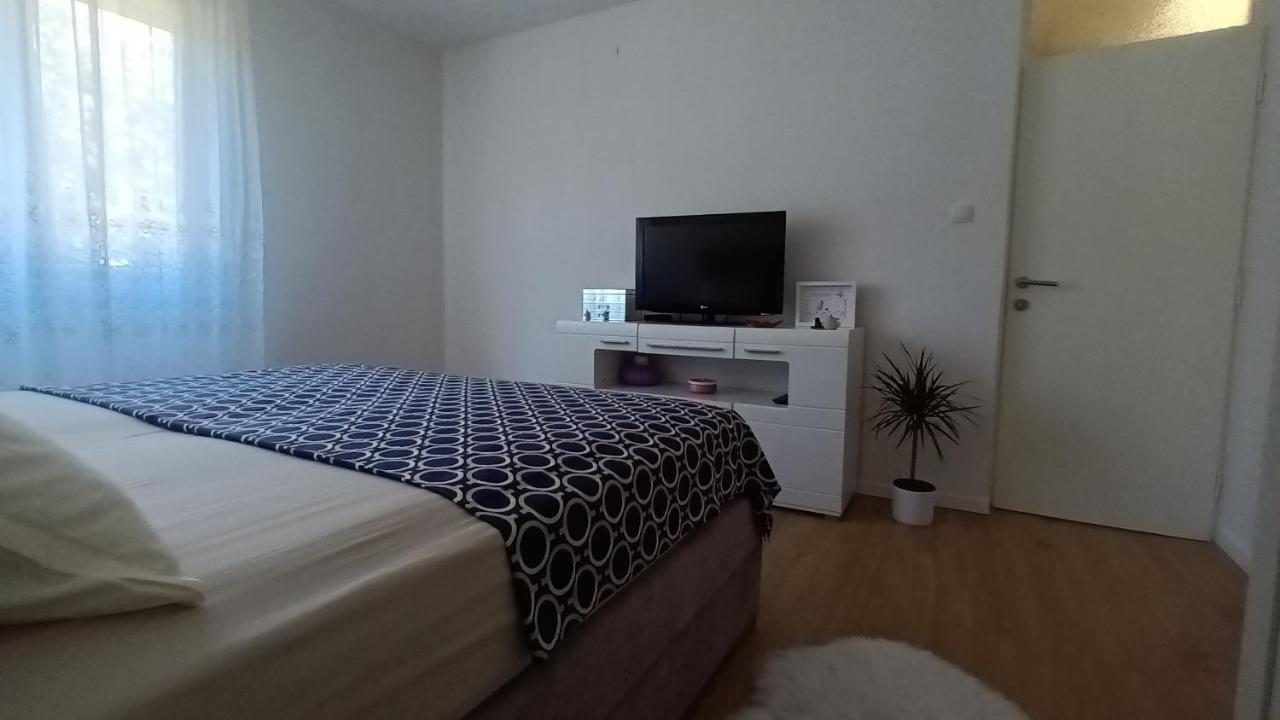 Leona Apartment-Perfect For Four Split Exterior foto